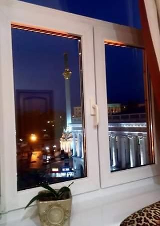 Independence Square - Khreschatyk. View On Independence Sq. Fountains كييف المظهر الخارجي الصورة